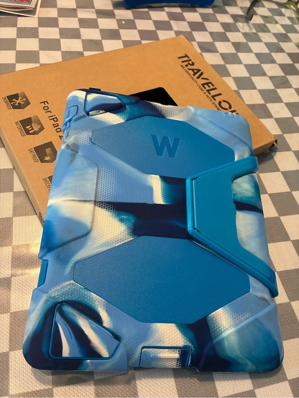 Blue and white Friendly Tablet Case with Cushioned Edges